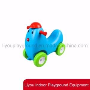 Plastic Car with Wheel for Home Play