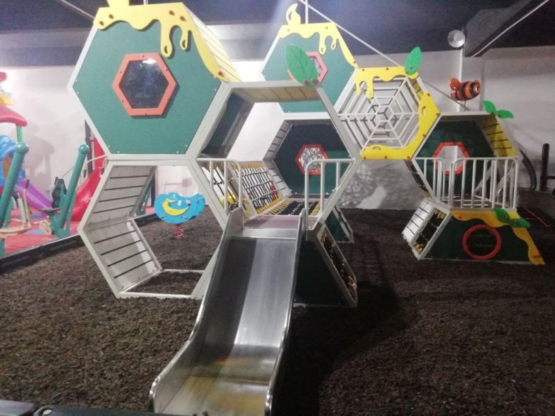 Honeycomb Style Outdoor Integrated Children′s Entertainment Slide