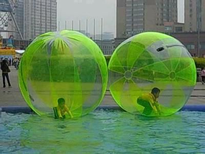 New Green Water Walking Balls