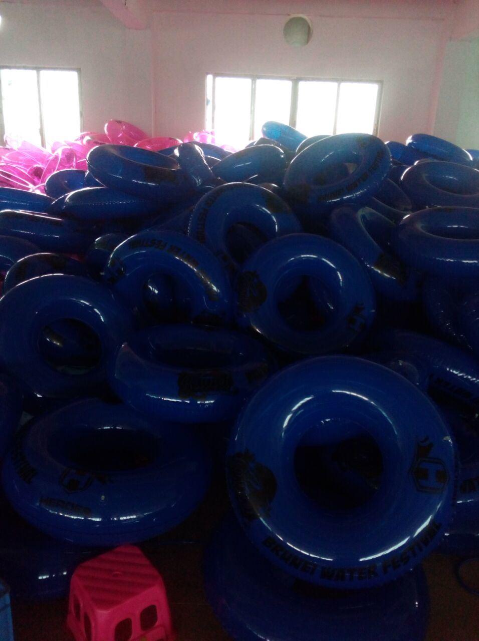 Wholesale  inflatable water toy inflatable water tube swimming ring water raft for lazy river